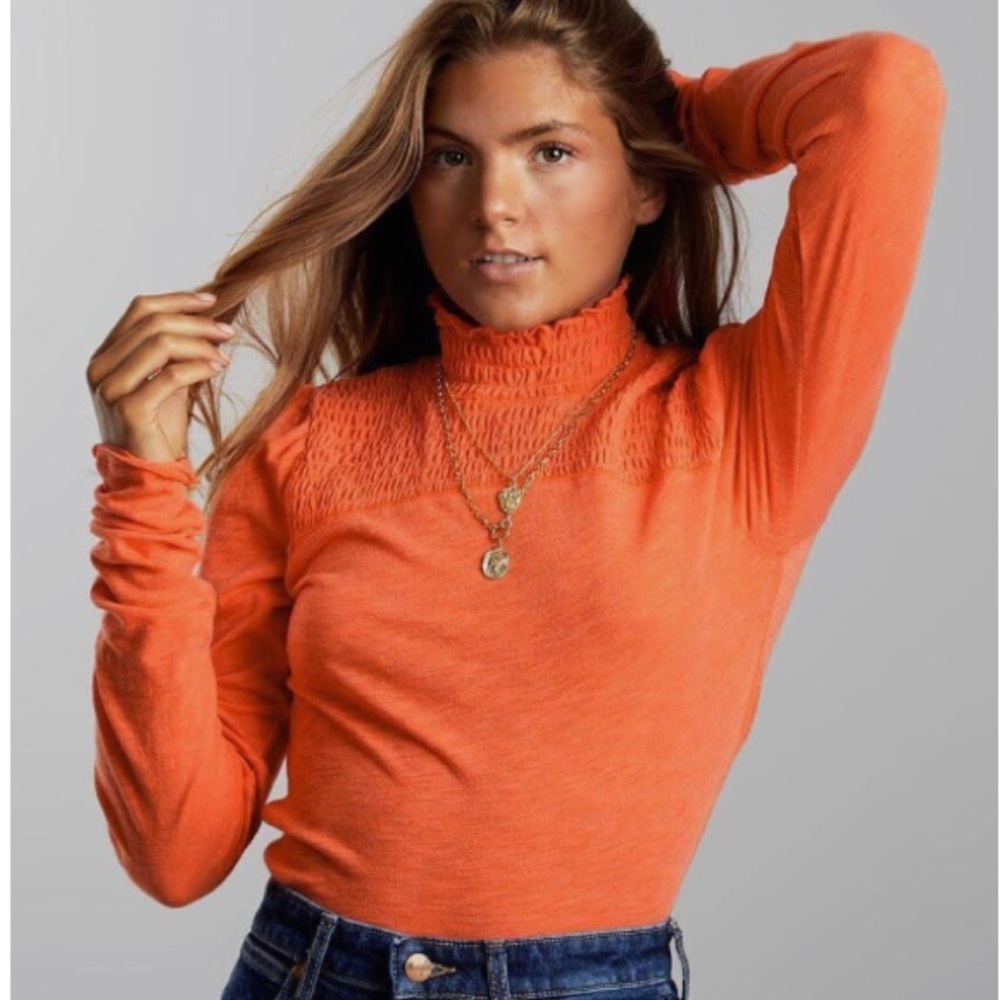 Orange Free People/ We the Free Turtle Neck Size XS no stains
